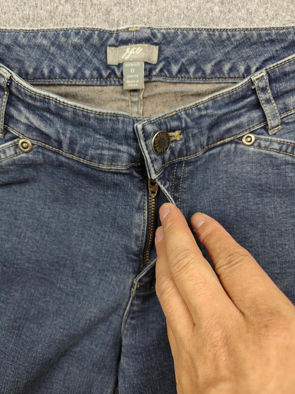 J. Jill Stretch Jeans Womens 0P Blue Medium Wash Straight 5-Pocket 26 Inseam - Picture 3 of 11